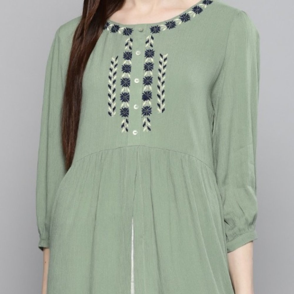 Women Green Self Design Longline Pure Cotton Top, S, New